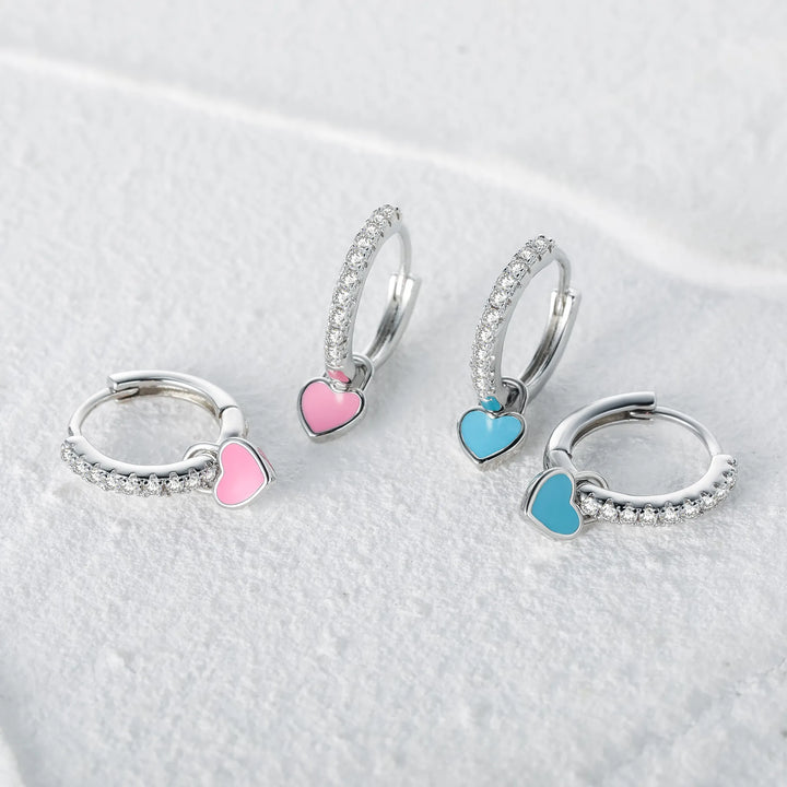 Silberne Creolen mit rosa und blauen Herzanhängern, Zirkonia, modische Ohrringe.