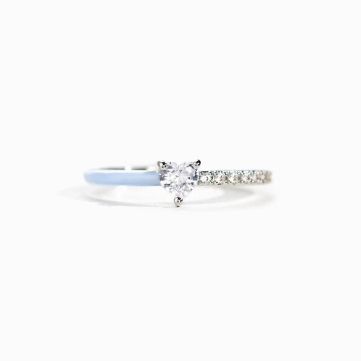 Verlobungsring mit Herz-Diamant, Silber, funkelnde Steine, elegantes Schmuckdesign.