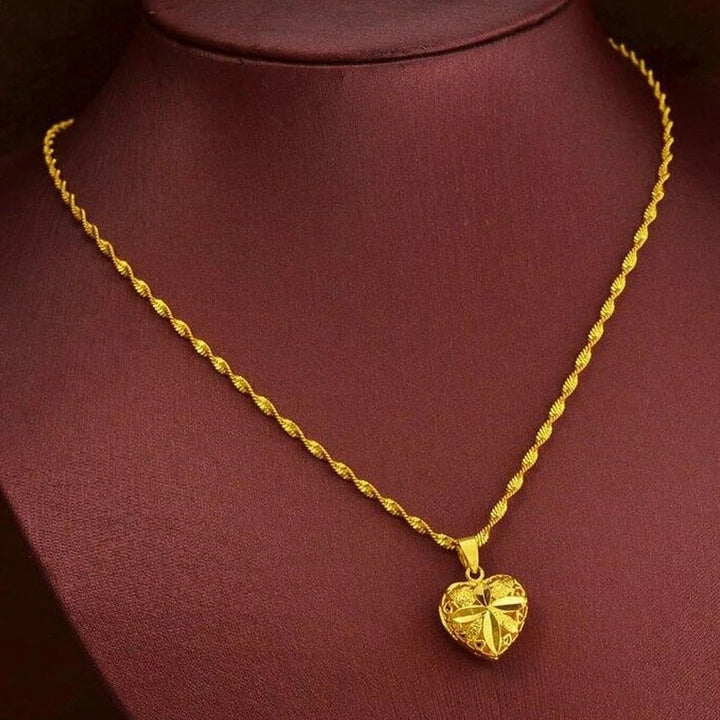 Goldene Herz-Halskette, gedrehtes Design, eleganter Schmuck, Damenaccessoire, Geschenkidee.