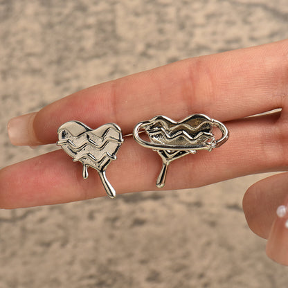 Silberne Herz-Ohrringe, geometrisches Design, Damen-Schmuck, modisch, einzigartig.