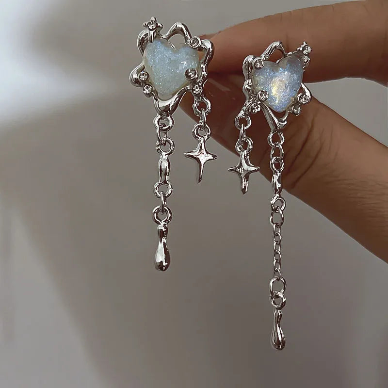 Silberne Herz-Ohrringe mit Ketten und Sternanhängern, glänzend, modisch, Damen-Schmuck.