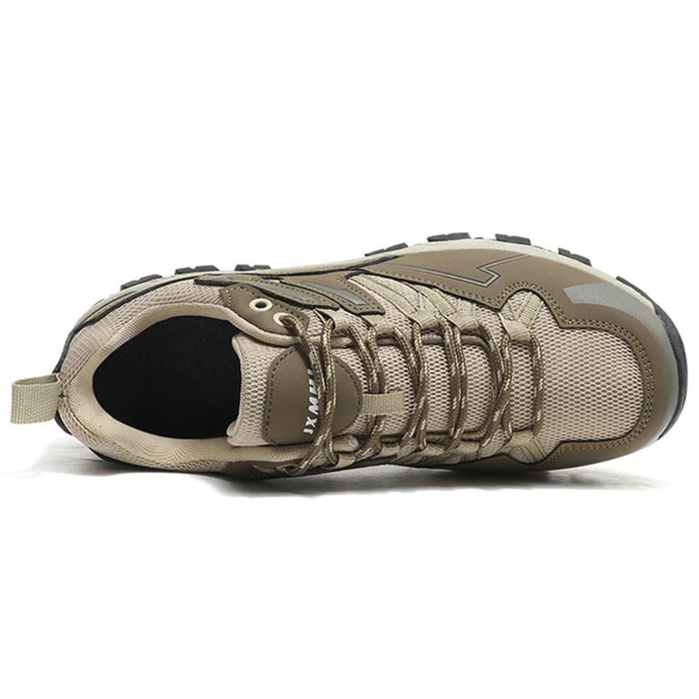 Beige Wanderschuhe, robust, atmungsaktiv, ideal für Outdoor-Aktivitäten, Vorderansicht.