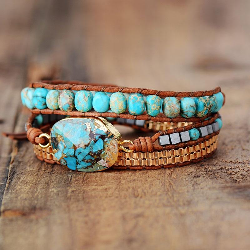 Braunes Lederarmband mit türkisfarbenen Steinen, Vintage-Stil, handgefertigt, Schmuckgeschenk.