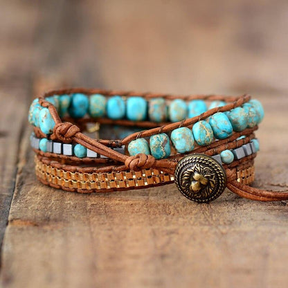 Braunes Lederarmband mit blauen Steinen, Vintage-Stil, handgefertigt, modisches Schmuckstück.