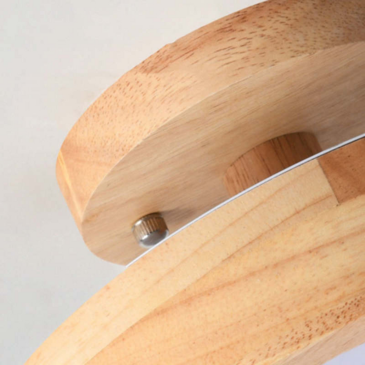 Holzschneidebrett mit Metallgriff, rund, naturbelassen, Küchenausstattung, langlebig, modern.