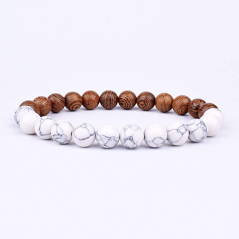 Armband aus weißen Howlith- und braunen Holzperlen, Schmuck, Unisex, modisch, handgefertigt.