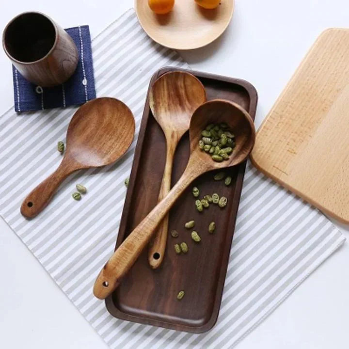 Holzlöffel Set auf Tablett, braun, Küche, Holzgeschirr, Servierlöffel, rustikal, Dekoration