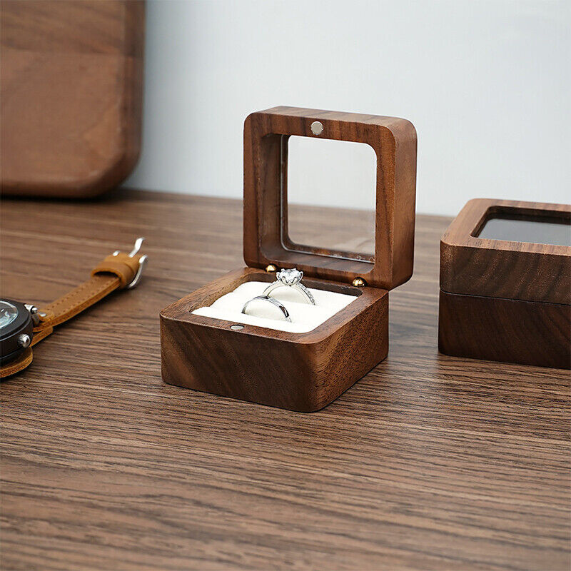 Verlobungsring in Holzkiste, Diamantring, Schmuckaufbewahrung, elegantes Design, Geschenkbox.