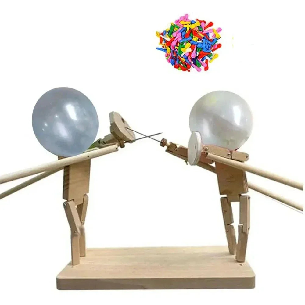 Holzspielzeug mit Ballons, Kampfspiel, pädagogisch, bunt, Kinder, Kreativität, Spaß.