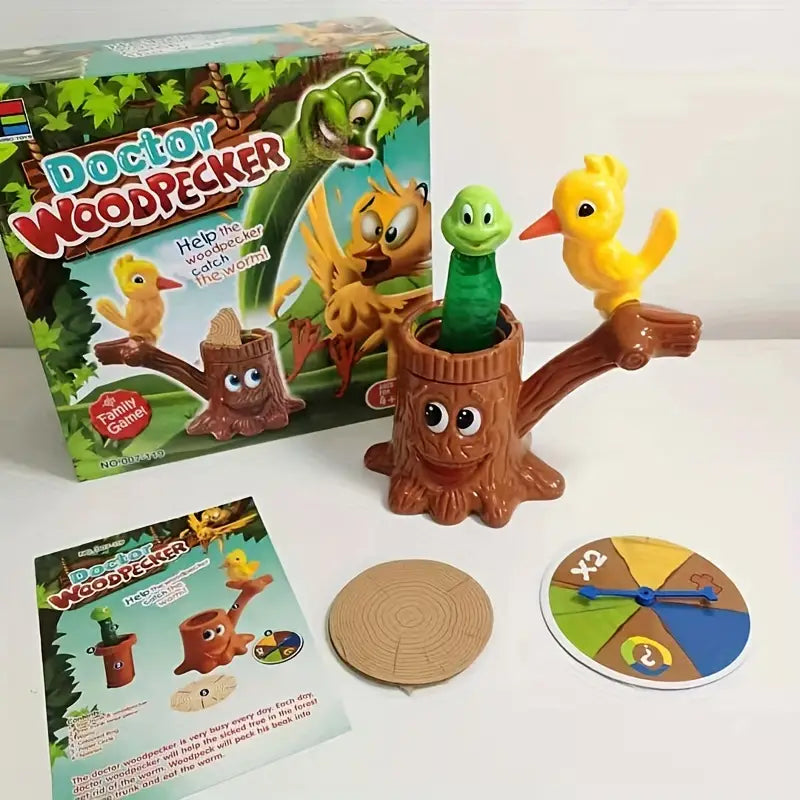 Spielzeug "Doctor Woodpecker" mit Baumstamm, Vogel, Schlange, Spielanleitung und Drehscheibe.