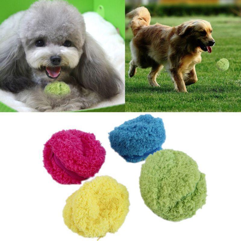 Vier bunte, flauschige Hundespielzeugbälle aus Plüsch für Haustiere, in Gelb, Grün, Blau und Rot.