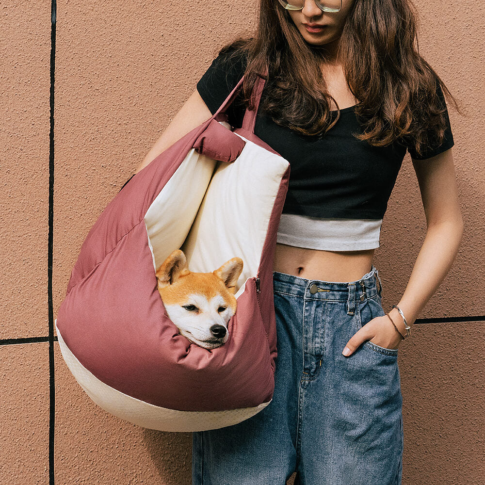 Frau mit Hund in rosa Autositztasche, Hundebett, Sicherheitsbett, Haustiertransport, bequem.