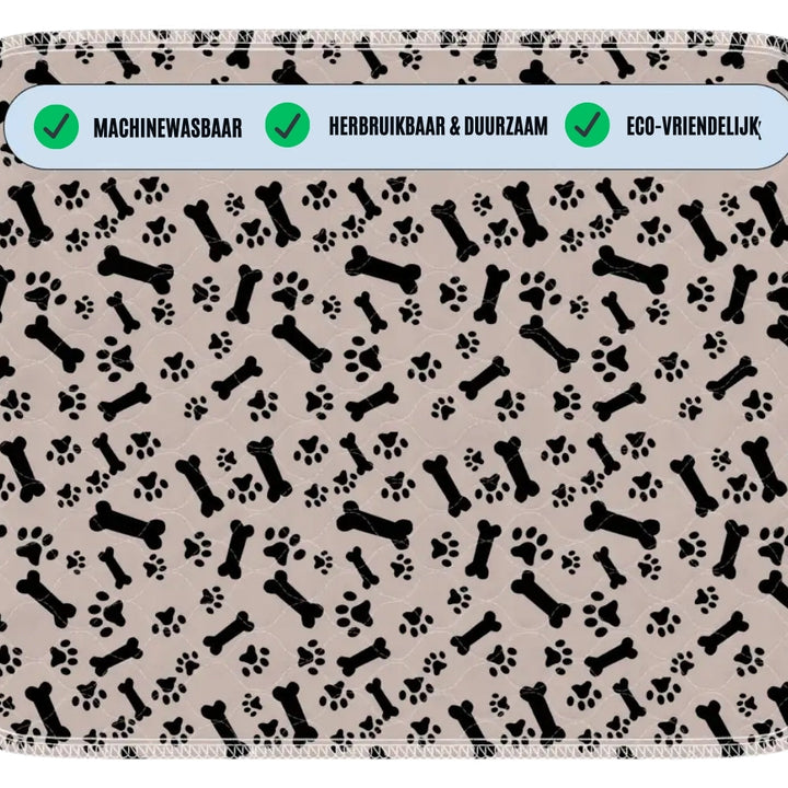 Beige Hundedecke mit schwarzen Knochen- und Pfotenabdrücken, maschinenwaschbar, umweltfreundlich.