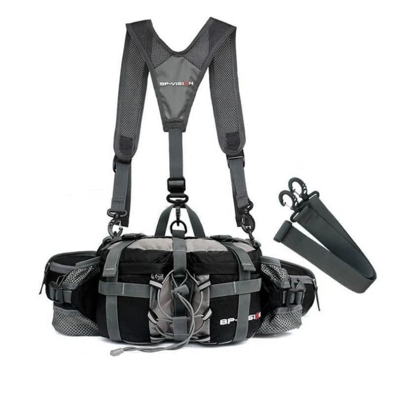 Schwarzer taktischer Hundegeschirr-Rucksack mit verstellbaren Gurten und Taschen für Outdoor-Aktivitäten.