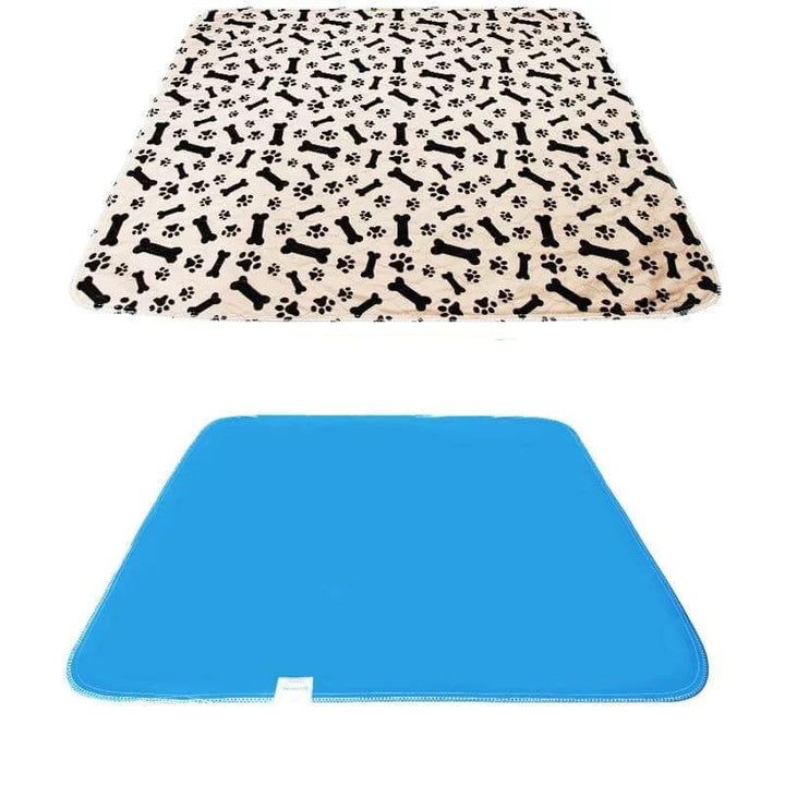 Hundepads, waschbar, beige mit Pfotenmuster und blau, saugfähig, umweltfreundlich.