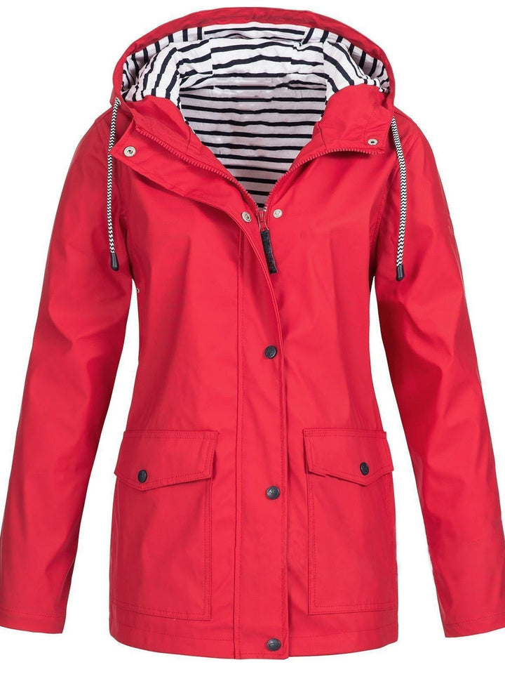Roter Damen-Trenchcoat mit Kapuze, gestreiftes Innenfutter, Herbstmode 2023, langärmelig.