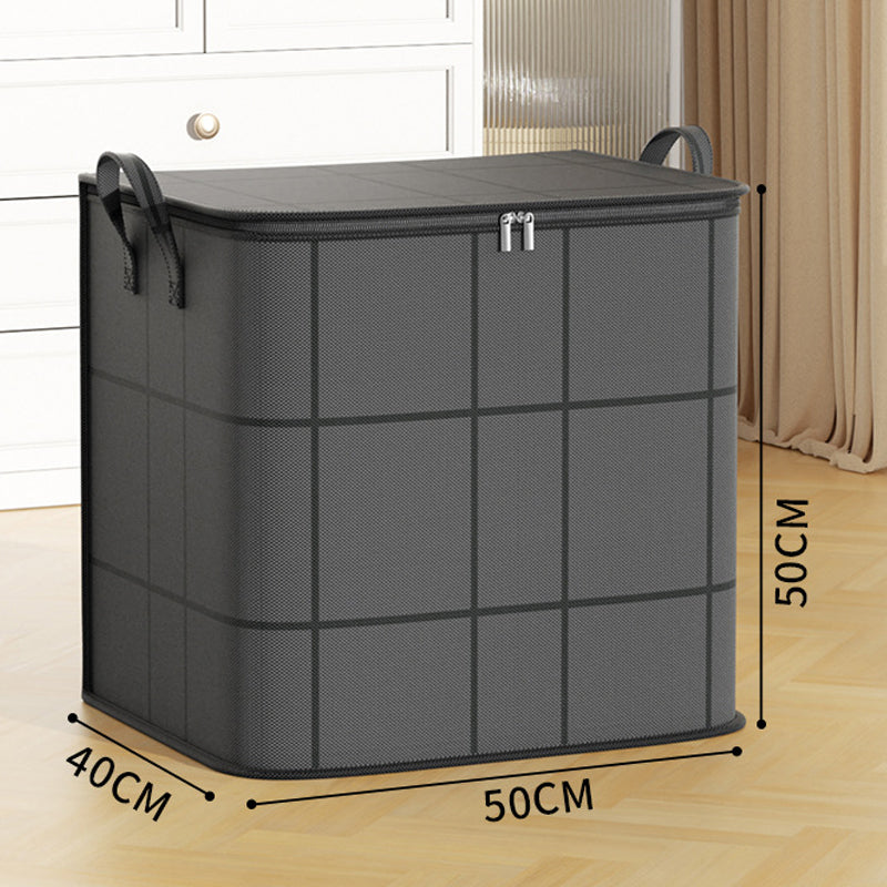 Tmavě šedý vak střední velikosti na dřevěné podlaze s vyznačenými rozměry 50 × 40 × 50 cm. 13