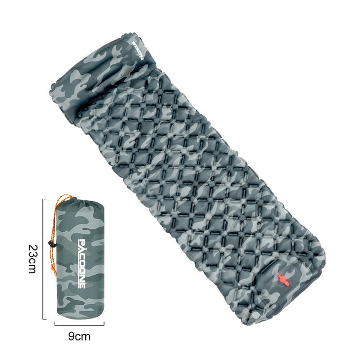 Aufblasbare Isomatte Camouflage, kompakt, leicht, ideal für Camping und Outdoor-Aktivitäten.