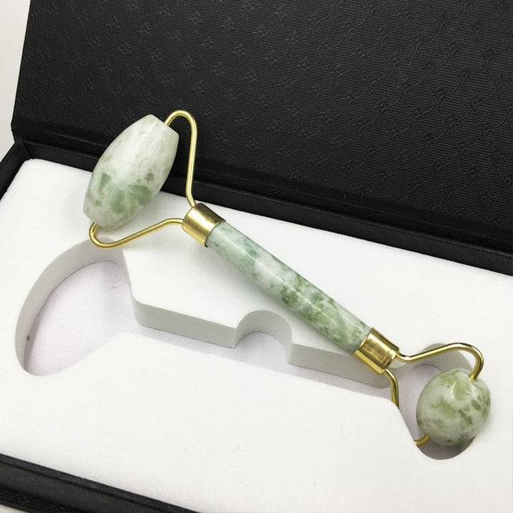 Jade-Gesichtsroller in Geschenkbox, grün, Massagegerät für Hautpflege und Entspannung.