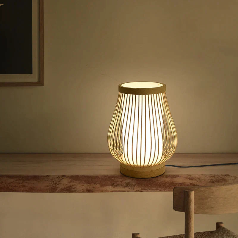 Japanische Tischlampe aus Holz, warmes Licht, Zen-Stil, ideal für Schlafzimmer oder Teeraum.