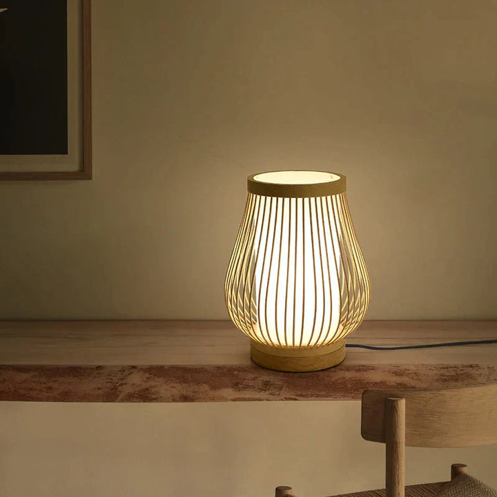 Japanische Tischlampe aus Holz, warmes Licht, Zen-Stil, ideal für Schlafzimmer oder Teeraum.