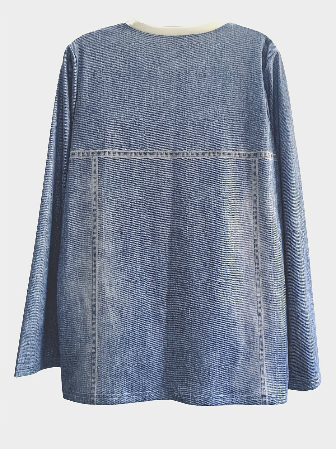 Blauer Jeans-Pullover, langärmelig, aus Denim, lässiger Stil, Rückansicht.
