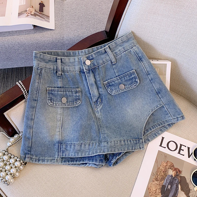 Damen Jeansshorts, blau, mit Taschen, modisch, Sommermode, lässig, bequem, Denim-Shorts.