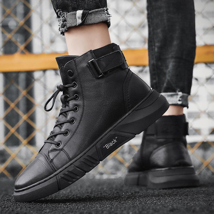 Schwarze Leder-Sneaker für Herren, hohe Knöchel, modisch, lässig, mit Schnürsenkeln und Schnalle.