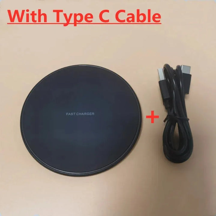 Schwarzes kabelloses Ladegerät mit USB-C-Kabel, Schnellladefunktion, rundes Design.