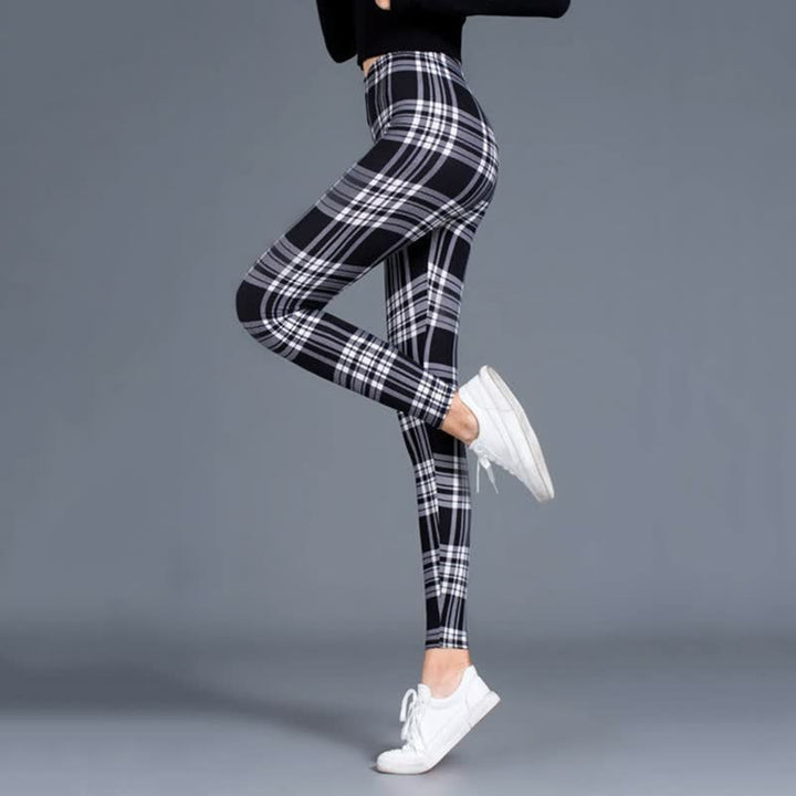 Damen Leggings kariert schwarz-weiß, hohe Taille, bequem, modisch, Freizeitkleidung.