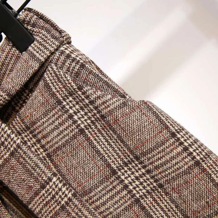 Braune karierte Wollhose, Glencheck-Muster, Herrenmode, stilvoll, elegant, Herbst-Winter-Kollektion.