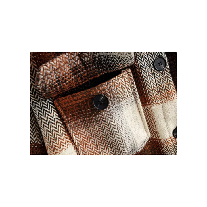 Nahaufnahme karierte Damenjacke, braun-beige, Knöpfe, Frühlingsmode, Streetwear-Look.
