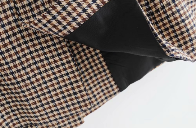Karierter Wollmantel, braun-schwarz, Hahnentrittmuster, elegante Wintermode, Detailansicht.