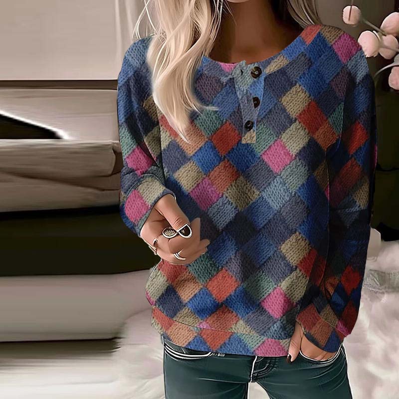 Frau trägt karierten Pullover, bunte Herbstmode, Strick, Freizeitkleidung, Damenmode.