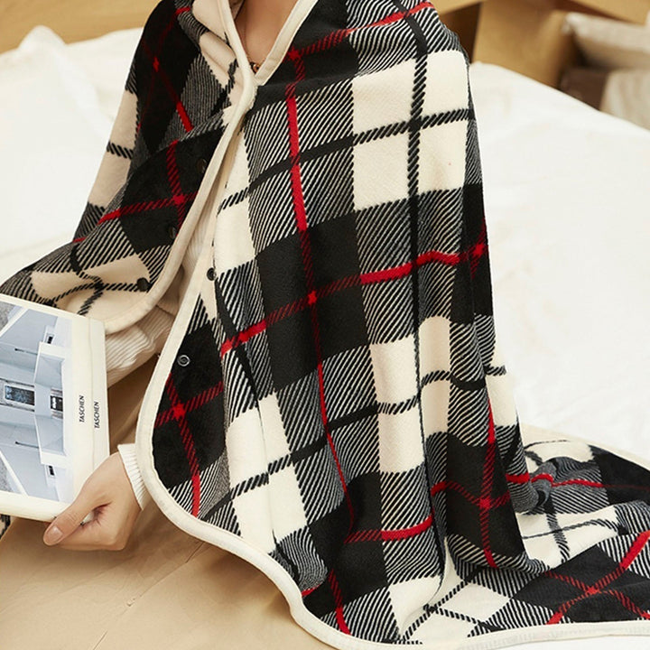 Schwarz-weiß-rot karierte Fleece-Decke, warm, gemütlich, ideal für Sofa oder Bett.