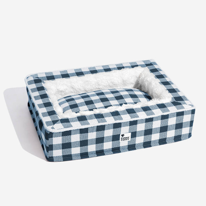Kariertes Hundebett, blau-weiß, rechteckig, beruhigend, weiches Plüsch-Innenfutter.