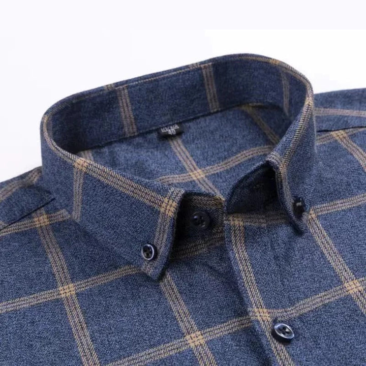 Blau kariertes Herrenhemd, Button-Down-Kragen, Baumwolle, modisch, Freizeitkleidung.