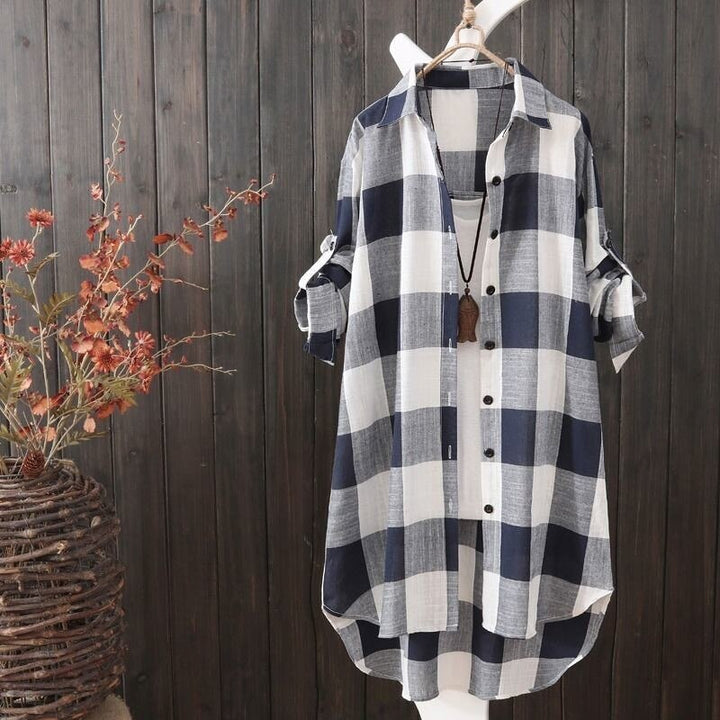 Kariertes Hemdkleid Damen, blau-weiß, Langarm, Holzknöpfe, lässig, Herbstmode, Baumwolle.