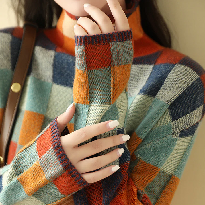 Frau in kariertem Pullover, bunte Herbstfarben, Strickmode, Nahaufnahme, gemütlicher Stil.