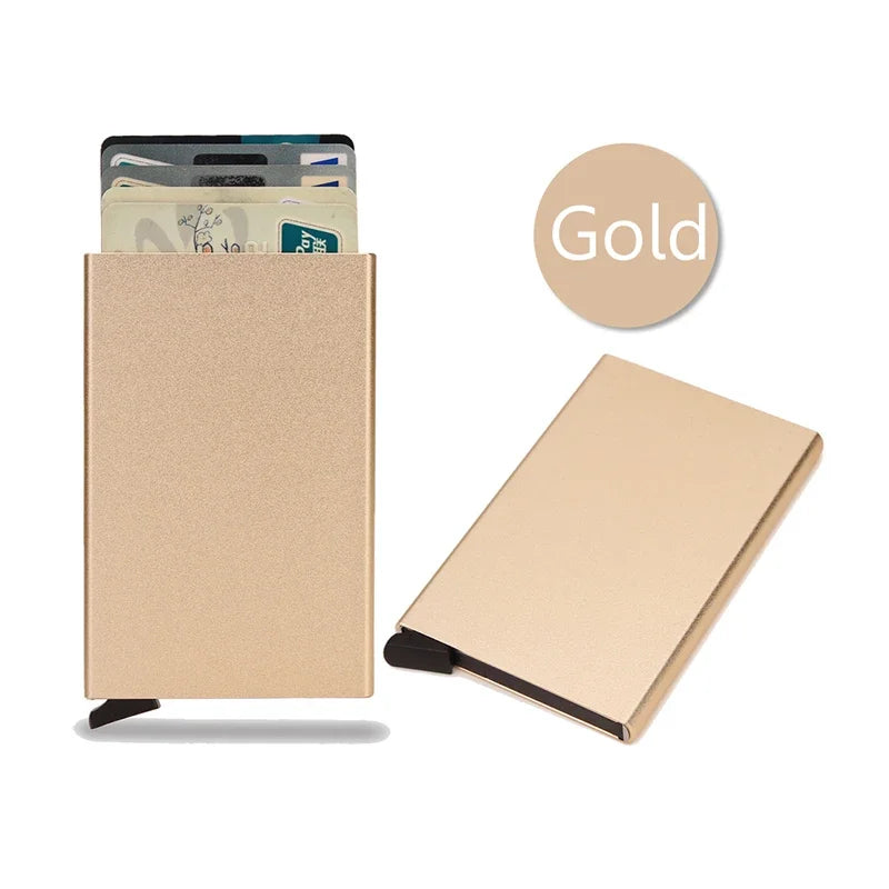 Goldene RFID-blockierende Geldbörse aus Aluminium für Kreditkarten und Bargeld.