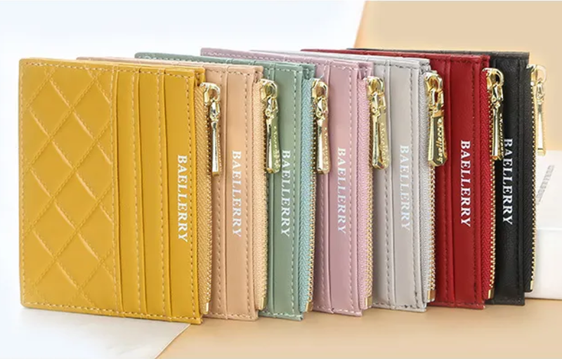 Bunte gesteppte Mini-Kartenetuis aus Leder mit Reißverschluss, ideal für Kreditkartenaufbewahrung.
