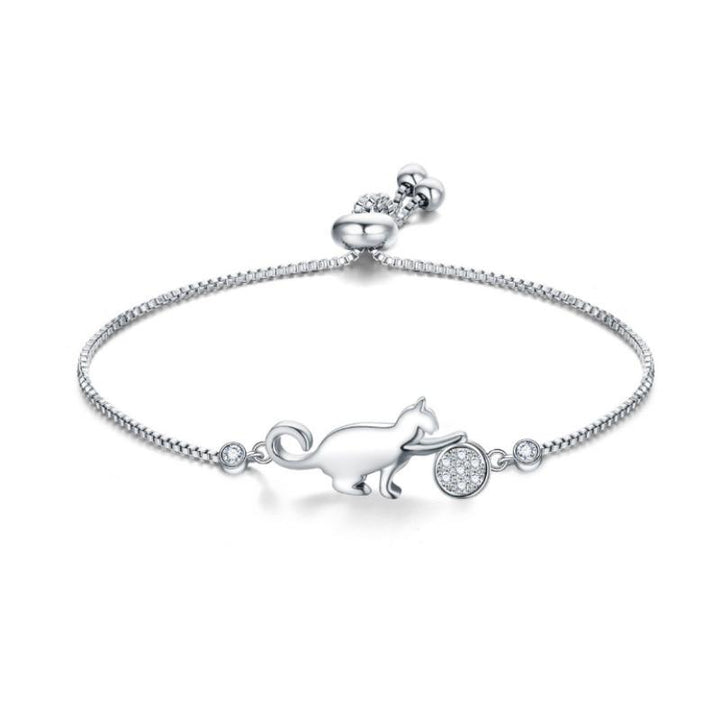Silberarmband mit Katzenanhänger und Kristallen, elegantes Schmuckstück für Damen.