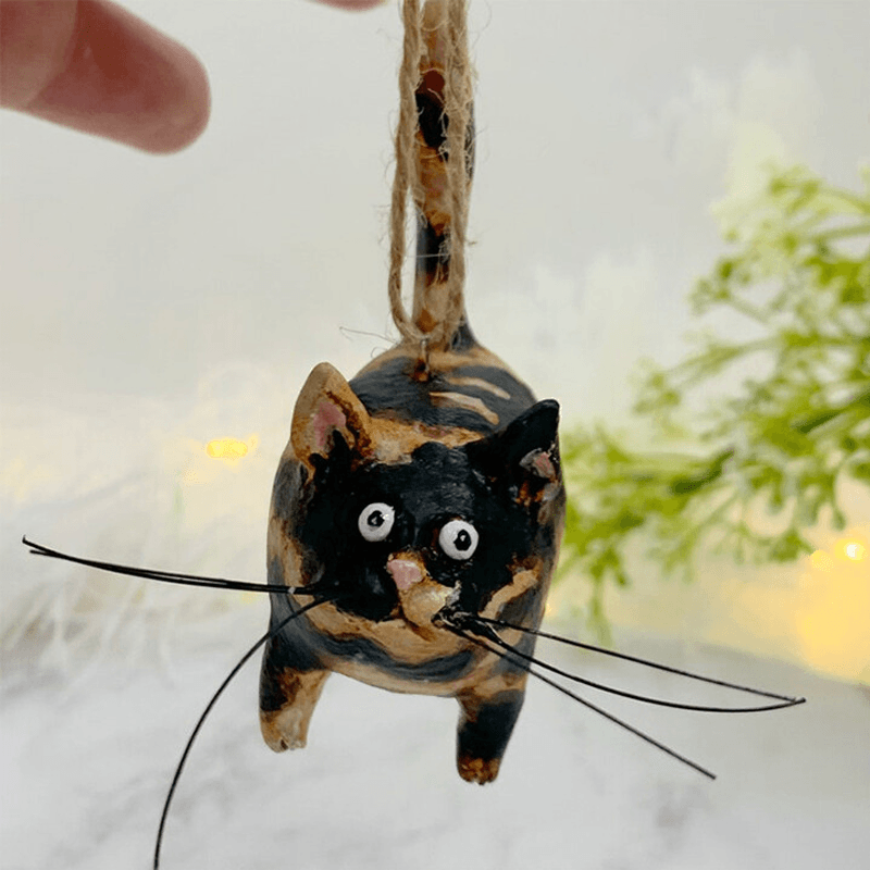 Handgefertigte schwarze Katzenfigur aus Keramik, hängend, mit Schnurrhaaren, Dekoration.