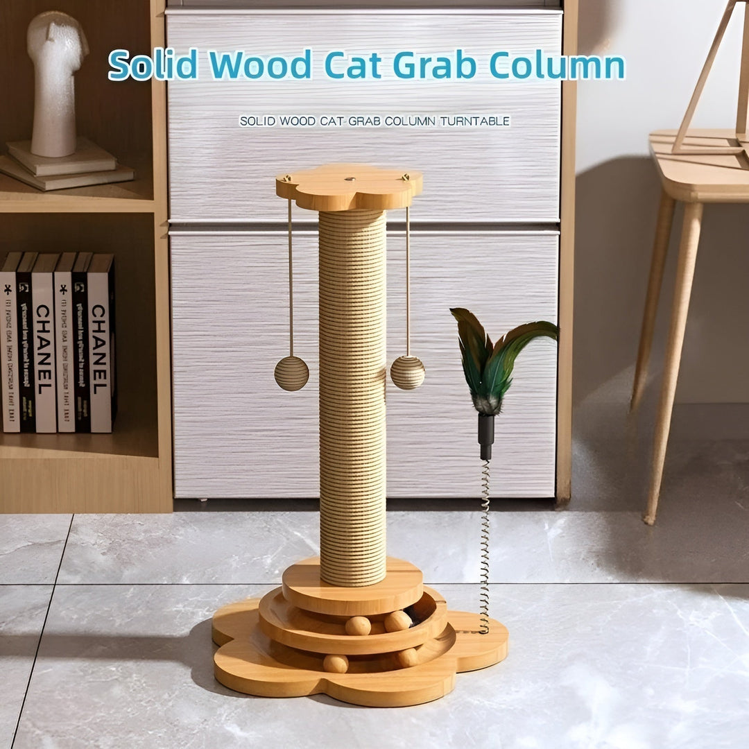 Kratzsäule aus Massivholz mit Spielzeug, ideal für Katzen, langlebig und stilvoll.