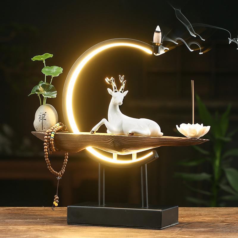 Keramik-Räuchergefäß mit Hirschfigur, LED-Mondlicht, Holzregal, Zen-Dekoration, Wohnzimmer.