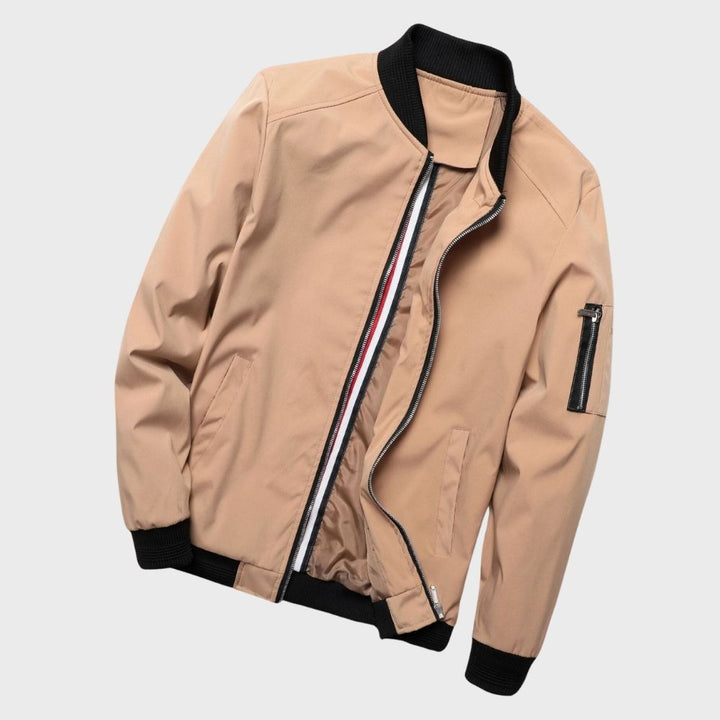 Khaki Bomberjacke mit schwarzem Kragen und Reißverschluss, Herrenmode, lässiger Stil.