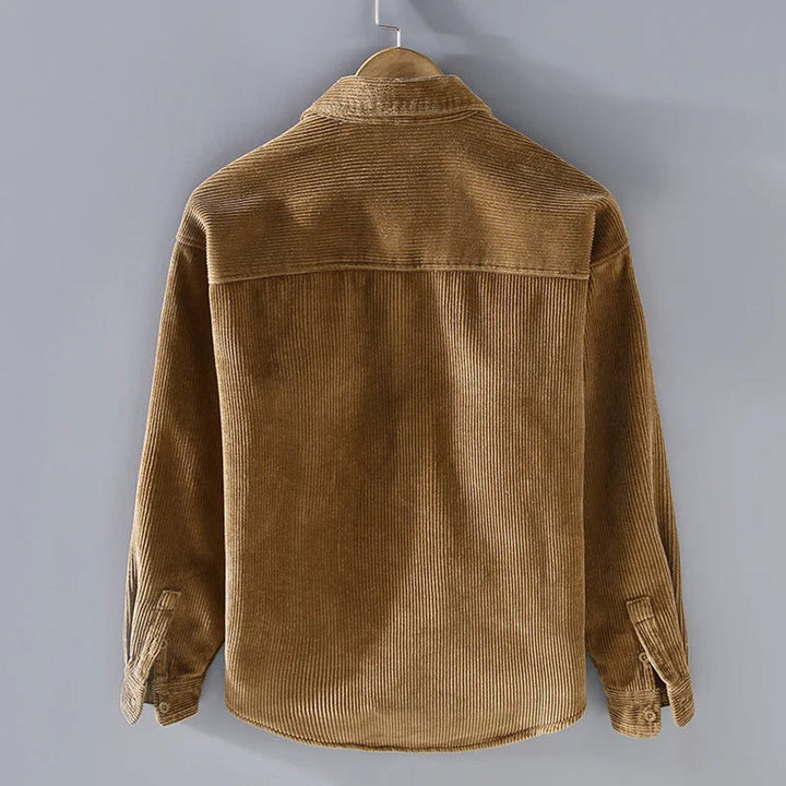 Khaki Cordhemd aus Cord, langärmelig, Herrenmode, Rückansicht, Herbstkleidung, lässig.