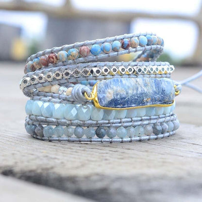 Handgemachtes Wickelarmband mit blauem Topas, Boho-Stil, mehrfarbige Perlen, 100% handgefertigt.