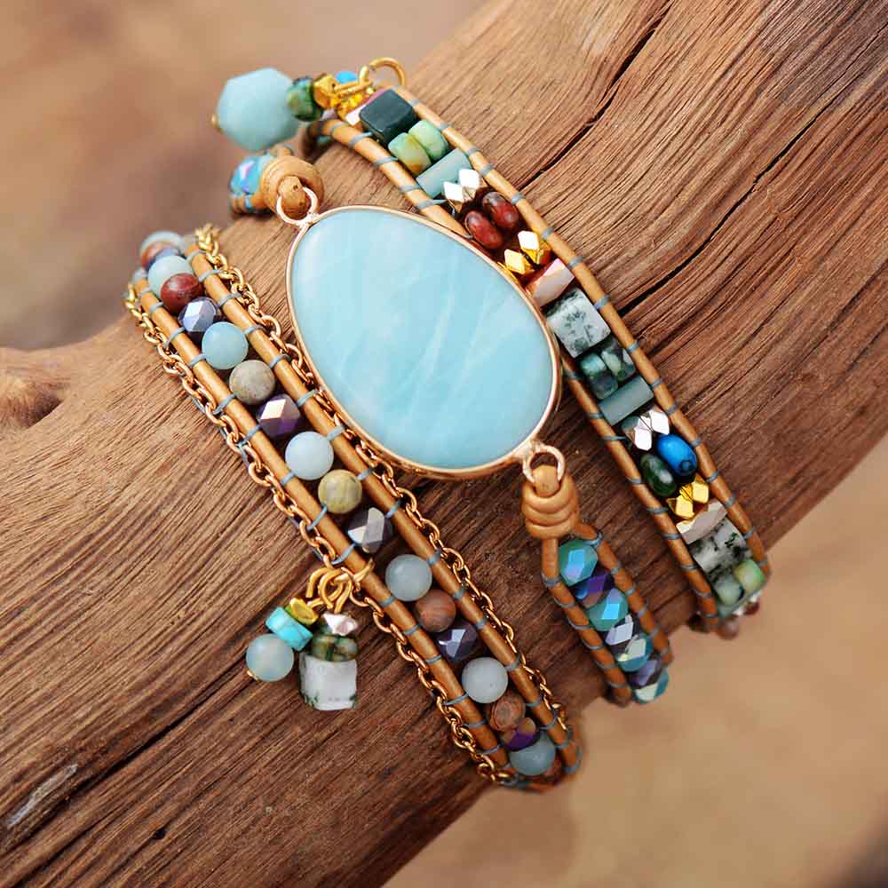 Mehrschichtiges Lederarmband mit Amazonit, Natursteinperlen, Boho-Stil, handgefertigt.