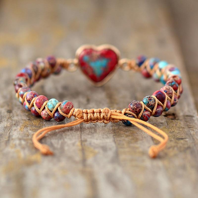 Makramee-Armband mit Natursteinperlen und Herzanhänger, bunt, handgefertigt, Damen-Schmuck.